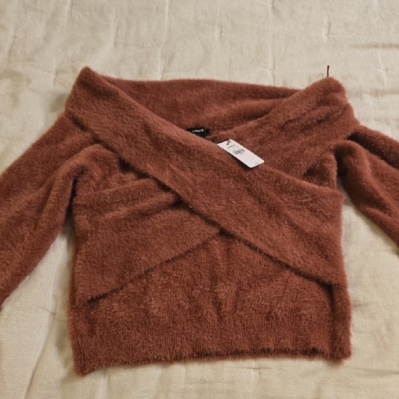 Express Off-Shoulder Sweater in Mauve - Picture 6 of 11